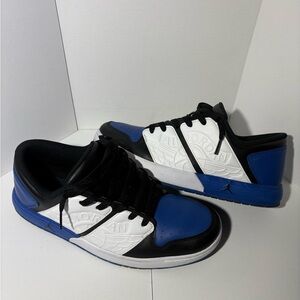 Nike Men's Black, White, and Blue Sneakers